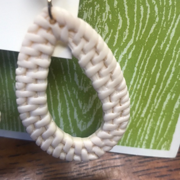 NEW CREAM AND GOLD EARRINGS - Picture 3 of 5